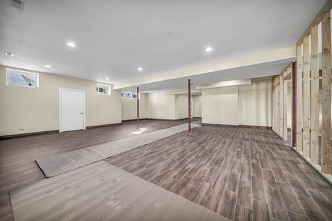 2555 Suffield St, Des Plaines, IL 60016 photo 16