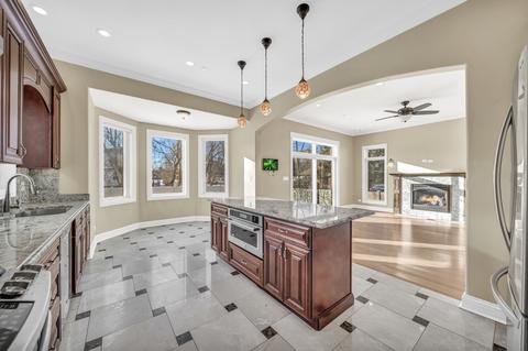 2555 Suffield St, Des Plaines, IL 60016 photo 7