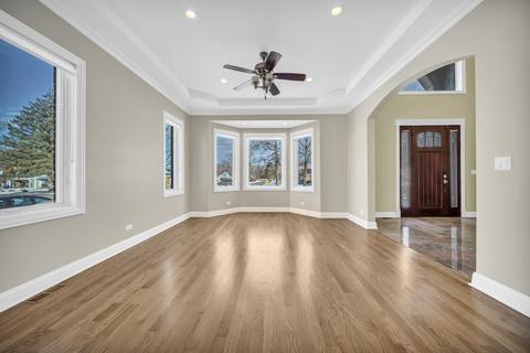 2555 Suffield St, Des Plaines, IL 60016 photo 4
