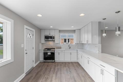 7113 Dover St, Bridgeview, IL 60455 photo 7