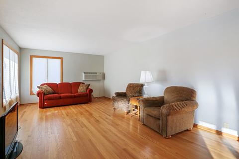 606 E 2nd St, Lockport, IL 60441 photo 3