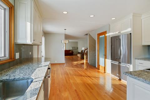 606 E 2nd St, Lockport, IL 60441 photo 5