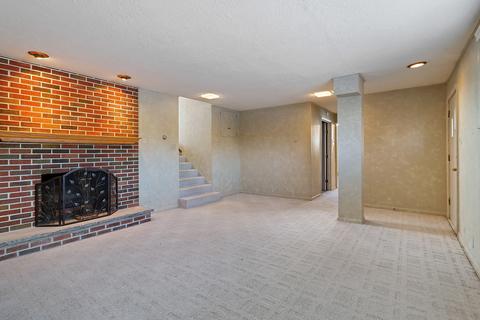 606 E 2nd St, Lockport, IL 60441 photo 14