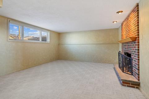 606 E 2nd St, Lockport, IL 60441 photo 13