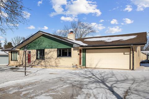 606 E 2nd St, Lockport, IL 60441 photo 2
