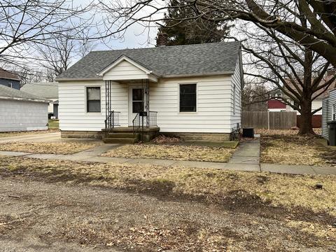 213 E White St, Clinton, IL 61727 photo 2