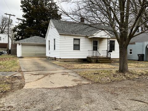 213 E White St, Clinton, IL 61727 photo 3