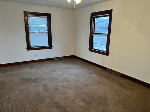 213 E White St, Clinton, IL 61727 photo 6