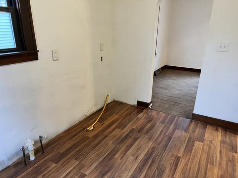 213 E White St, Clinton, IL 61727 photo 9