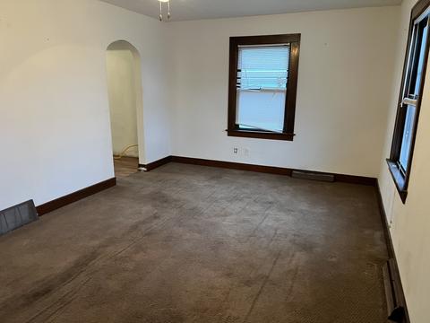 213 E White St, Clinton, IL 61727 photo 5