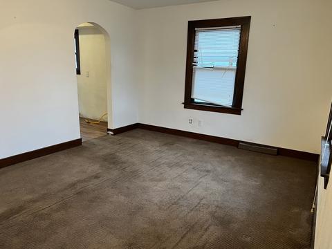 213 E White St, Clinton, IL 61727 photo 4
