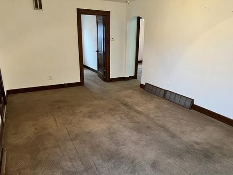 213 E White St, Clinton, IL 61727 photo 8