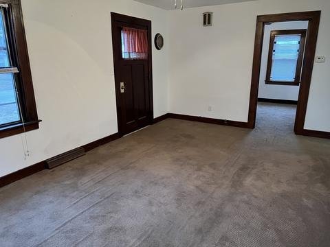 213 E White St, Clinton, IL 61727 photo 7