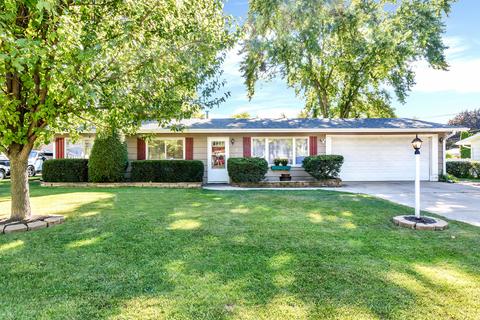 41 Circle E, Montgomery, IL 60538 photo 1