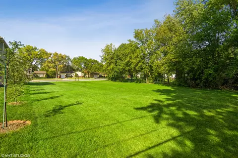 1315 E Palatine Rd, Palatine, IL 60074