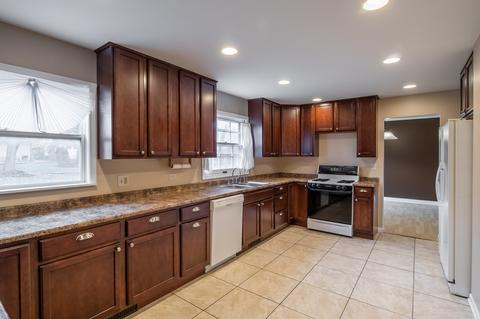 2321 E Beck Rd, Lindenhurst, IL 60046 photo 8
