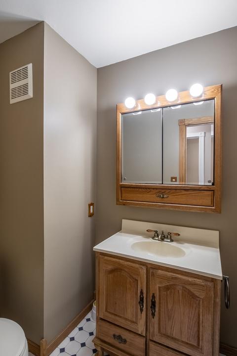 2321 E Beck Rd, Lindenhurst, IL 60046 photo 10