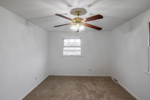 2321 E Beck Rd, Lindenhurst, IL 60046 photo 17