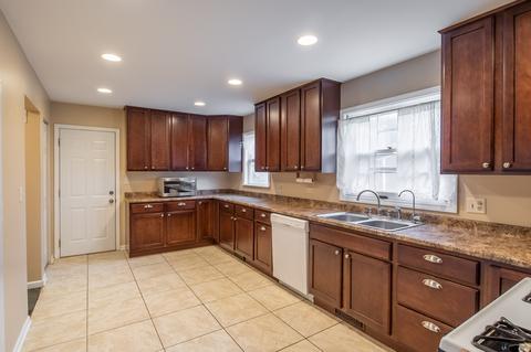 2321 E Beck Rd, Lindenhurst, IL 60046 photo 7