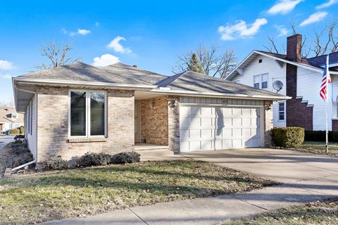 418 E Main St, Monticello, IL 61856 photo 2