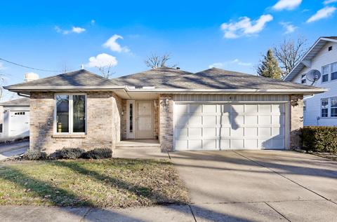 418 E Main St, Monticello, IL 61856 photo 1