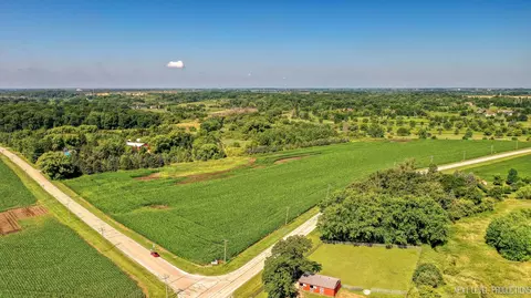 42 W709 Hughes Rd, Elburn, IL 60119
