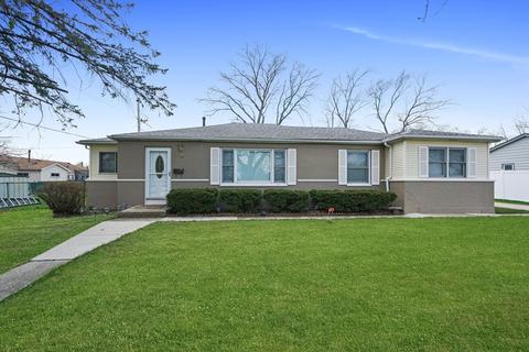 720 Ash Rd, Hoffman Estates, IL 60169