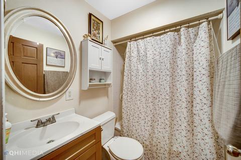 2 S254 Madison St, Wheaton, IL 60189 photo 17