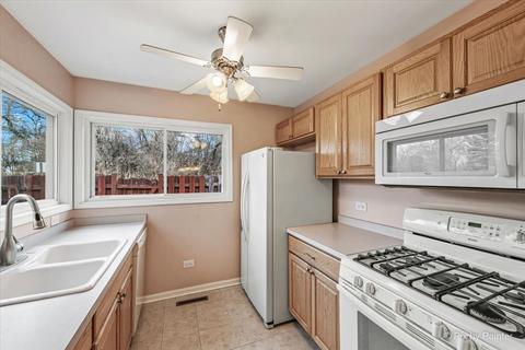 14 Kensington Loop, Elgin, IL 60123 photo 9