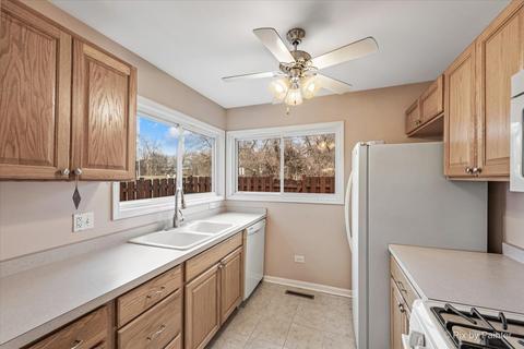 14 Kensington Loop, Elgin, IL 60123 photo 11