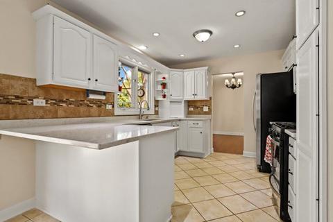 2000 Carleton Rd, Hoffman Estates, IL 60169 photo 14