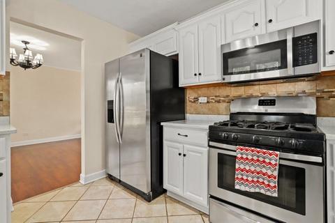 2000 Carleton Rd, Hoffman Estates, IL 60169 photo 13