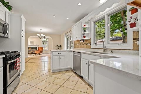 2000 Carleton Rd, Hoffman Estates, IL 60169 photo 11