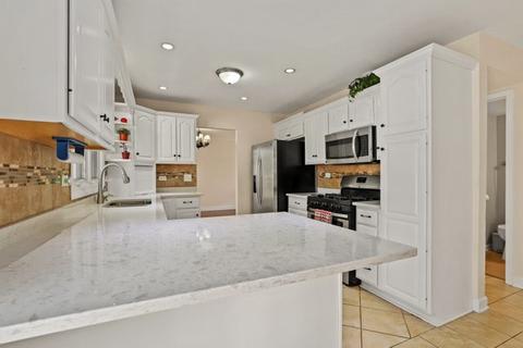 2000 Carleton Rd, Hoffman Estates, IL 60169 photo 15