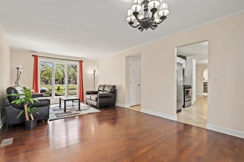 2000 Carleton Rd, Hoffman Estates, IL 60169 photo 9