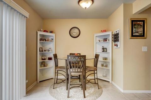 1827 Williamsburg Dr, Hoffman Estates, IL 60169 photo 10