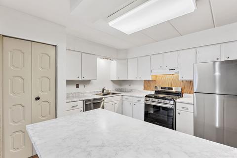 218 E Bailey Rd #E, Naperville, IL 60565 photo 8