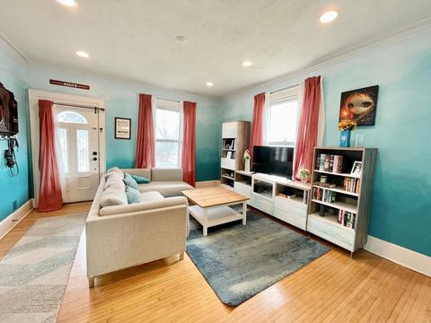 302 Mcclure Ave, Elgin, IL 60123 photo 2