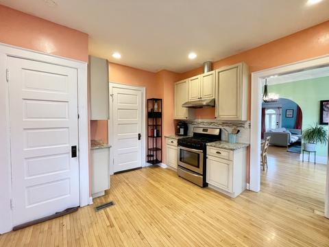 302 Mcclure Ave, Elgin, IL 60123 photo 12