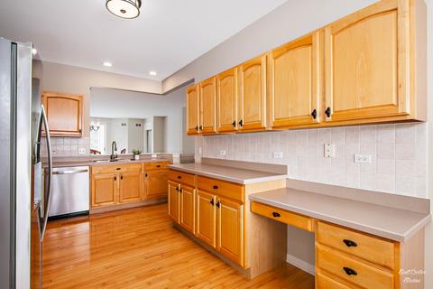 4145 Whitehall Ln, Algonquin, IL 60102 photo 8