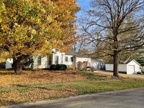 201 E Walnut St, Hudson, IL 61748 photo 6
