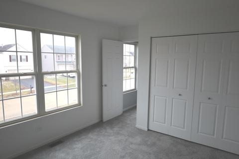 1703 Mountain Ridge Pass, Plainfield, IL 60586 photo 4