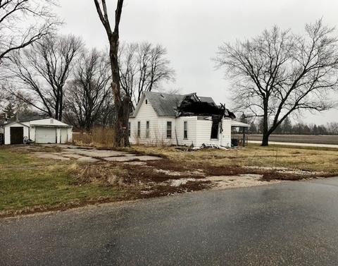 100 Grove St, Weldon, IL 61882 photo 2