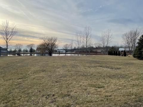 33 Nightingale Cir, Camargo, IL 61919