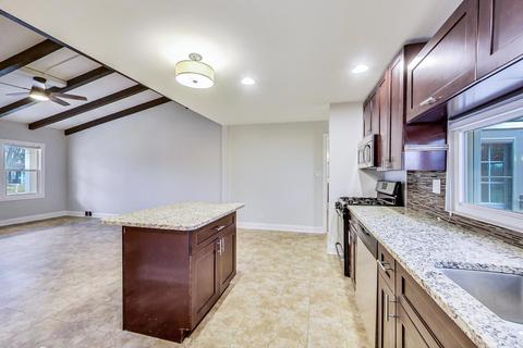 159 E Walnut Ave, Des Plaines, IL 60016 photo 8
