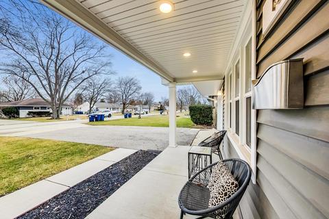 159 E Walnut Ave, Des Plaines, IL 60016 photo 3