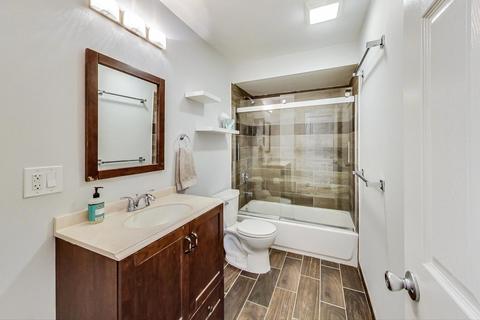 159 E Walnut Ave, Des Plaines, IL 60016 photo 22