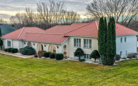 11 Spring Creek Dr, Spring Valley, IL 61362