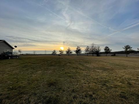 16 Nightingale Cir, Camargo, IL 61919