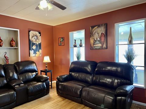 454 Locust St, Elgin, IL 60123 photo 2